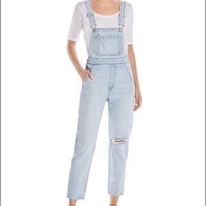 Levi’s mom overalls